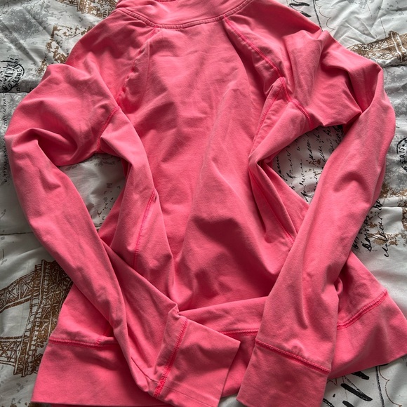 PINK VS Workout pull over sweater Size medium - Picture 4 of 4